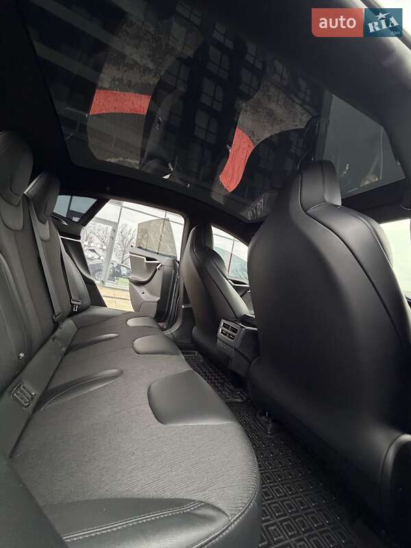 Ліфтбек Tesla Model S 2017 в Києві фото 20 Ліфтбек Tesla Model S 2017 в Києві