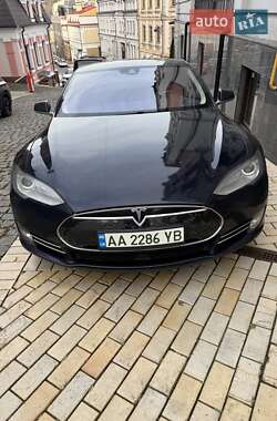 Лифтбек Tesla Model S 2015 в Киеве