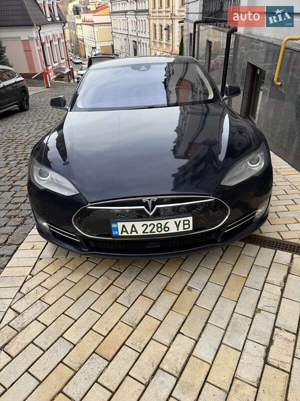 Tesla Model S 2015