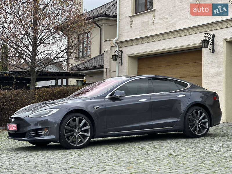 Tesla Model S 2020
