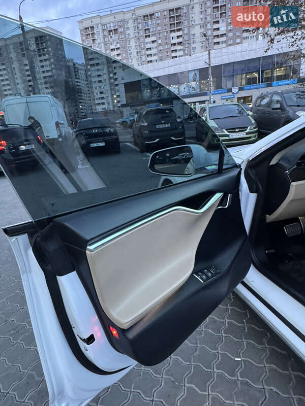 Ліфтбек Tesla Model S 2013 в Одесі