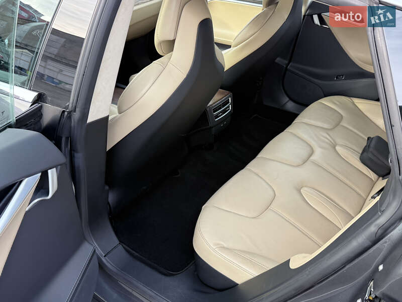Лифтбек Tesla Model S 2017 в Киеве фото 9 Лифтбек Tesla Model S 2017 в Киеве