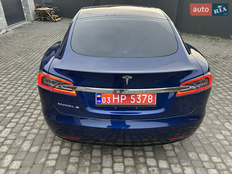 Ліфтбек Tesla Model S 2017 в Львові