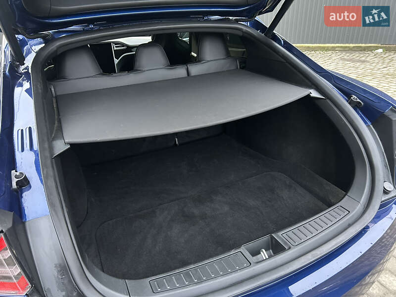 Ліфтбек Tesla Model S 2017 в Львові