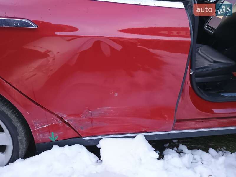 Лифтбек Tesla Model S 2016 в Самборе