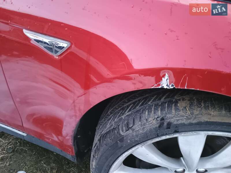 Лифтбек Tesla Model S 2016 в Самборе