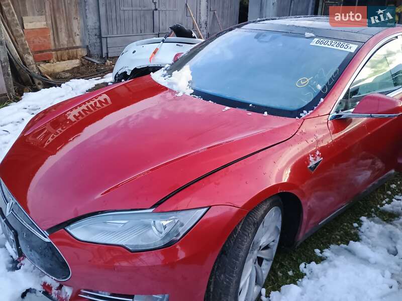 Лифтбек Tesla Model S 2016 в Самборе