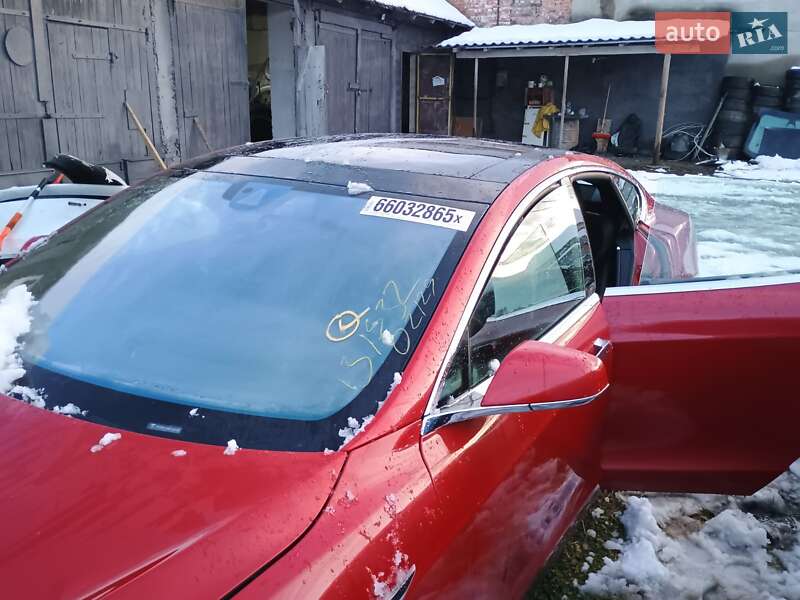 Лифтбек Tesla Model S 2016 в Самборе