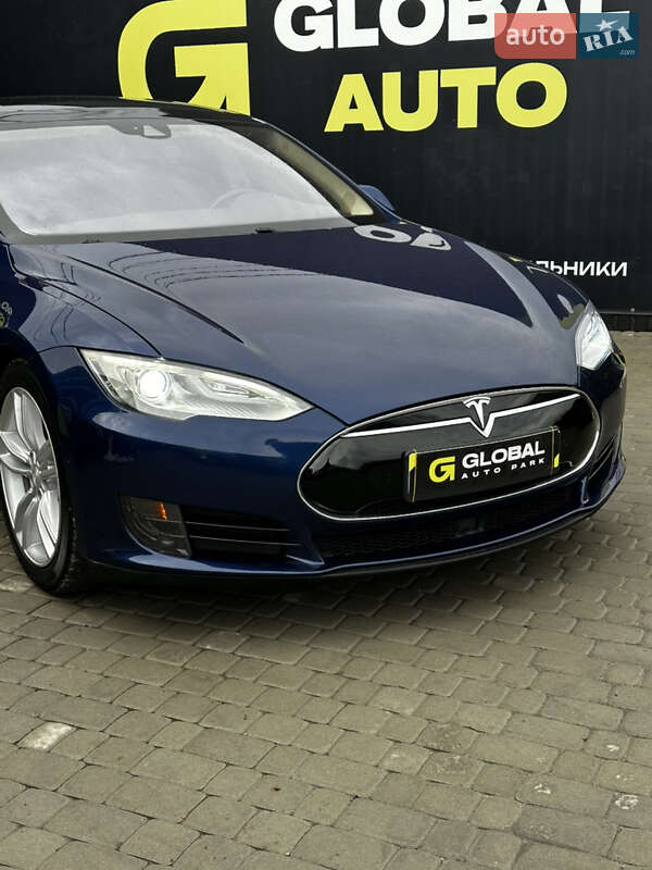 Лифтбек Tesla Model S 2016 в Львове