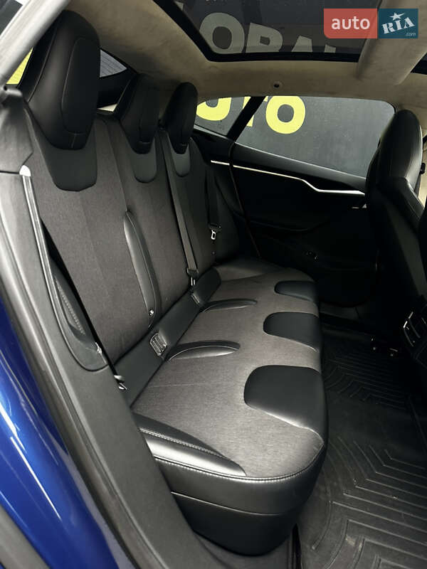 Лифтбек Tesla Model S 2016 в Львове