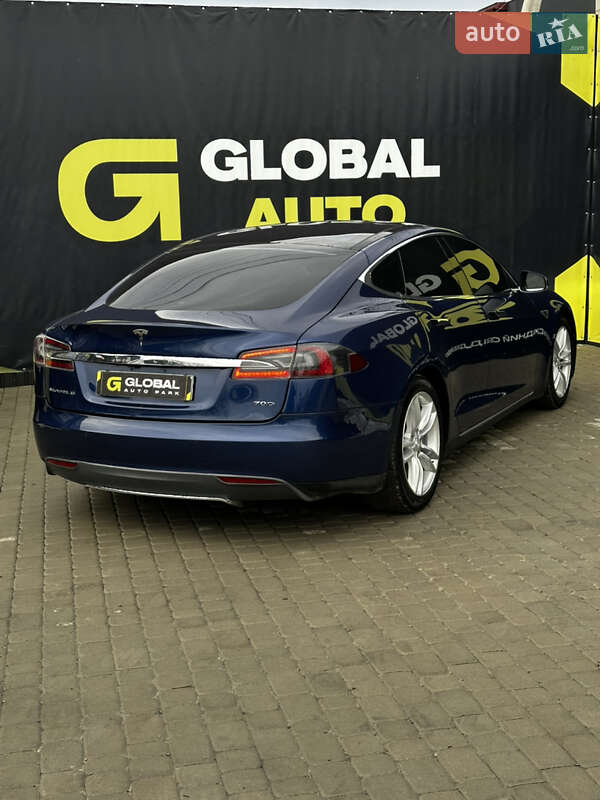 Лифтбек Tesla Model S 2016 в Львове