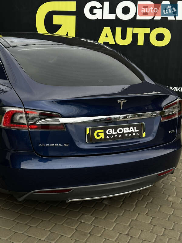 Лифтбек Tesla Model S 2016 в Львове