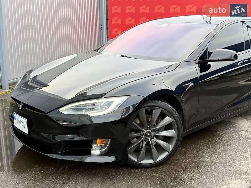 Лифтбек Tesla Model S 2019 в Киеве