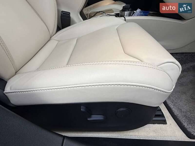 Лифтбек Tesla Model S 2019 в Киеве