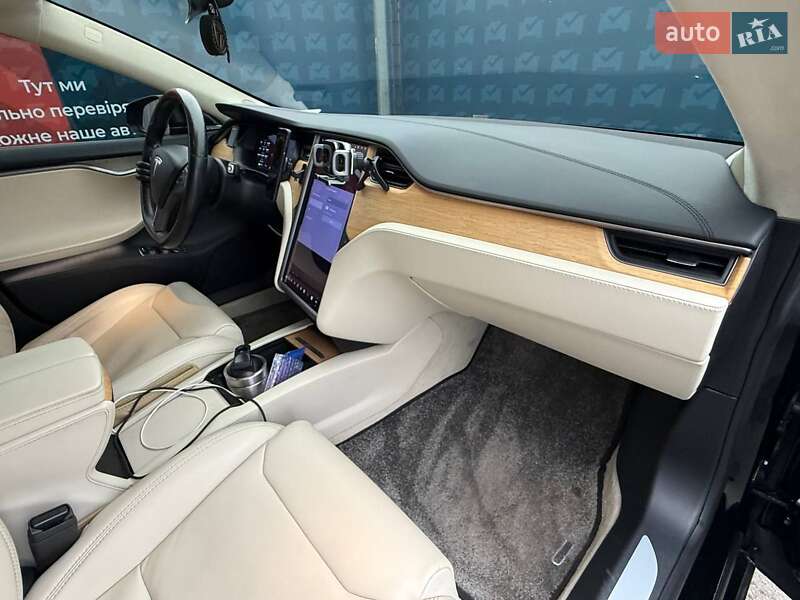Лифтбек Tesla Model S 2019 в Киеве