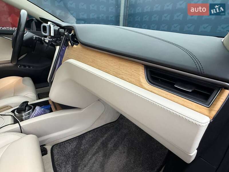 Лифтбек Tesla Model S 2019 в Киеве