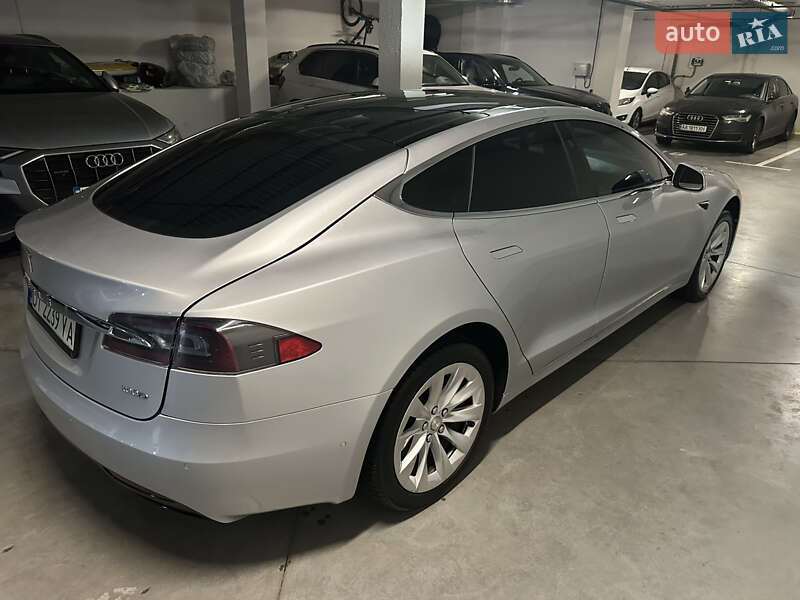 Лифтбек Tesla Model S 2018 в Киеве