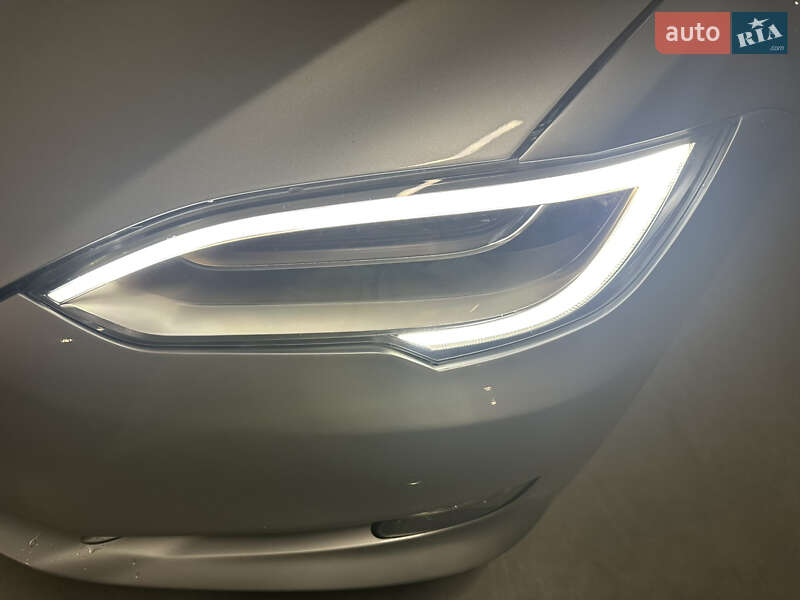 Лифтбек Tesla Model S 2018 в Киеве