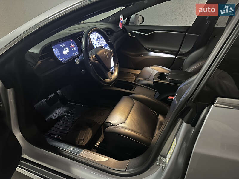 Лифтбек Tesla Model S 2018 в Киеве