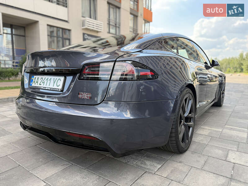 Лифтбек Tesla Model S 2023 в Киеве