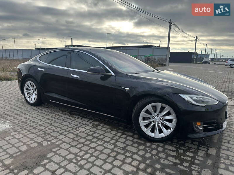 Лифтбек Tesla Model S 2016 в Львове