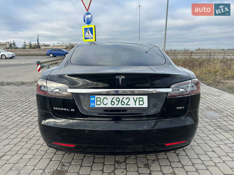 Лифтбек Tesla Model S 2016 в Львове