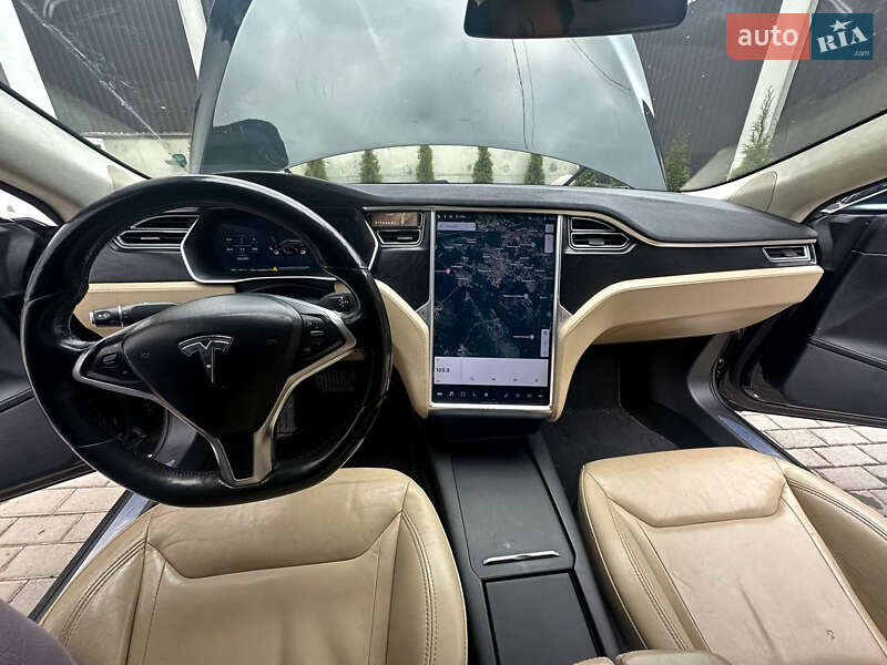 Лифтбек Tesla Model S 2016 в Львове