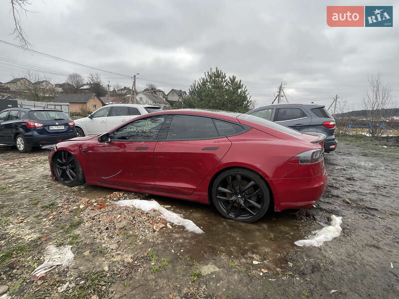Лифтбек Tesla Model S 2017 в Львове