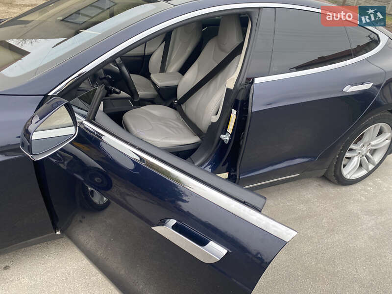 Лифтбек Tesla Model S 2013 в Коломые