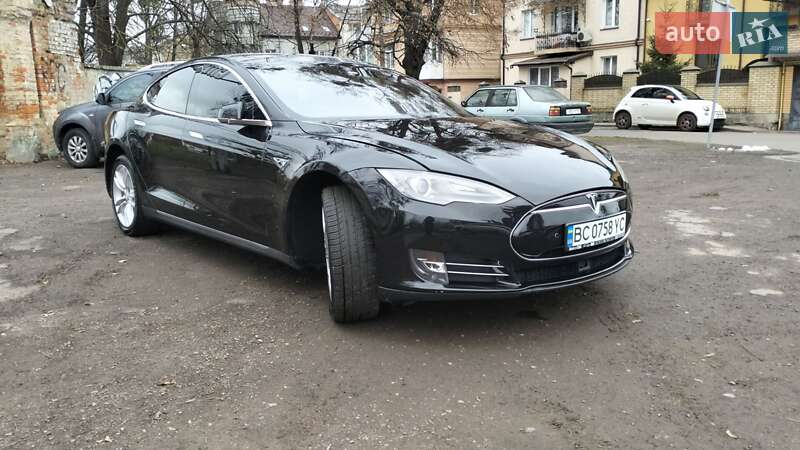 Лифтбек Tesla Model S 2015 в Львове фото 10 Лифтбек Tesla Model S 2015 в Львове