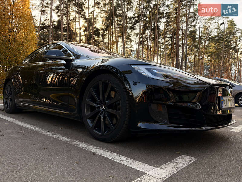 Ліфтбек Tesla Model S 2016 в Києві