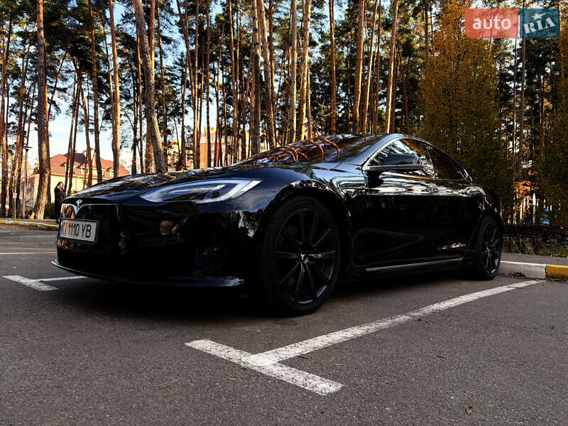 Ліфтбек Tesla Model S 2016 в Києві