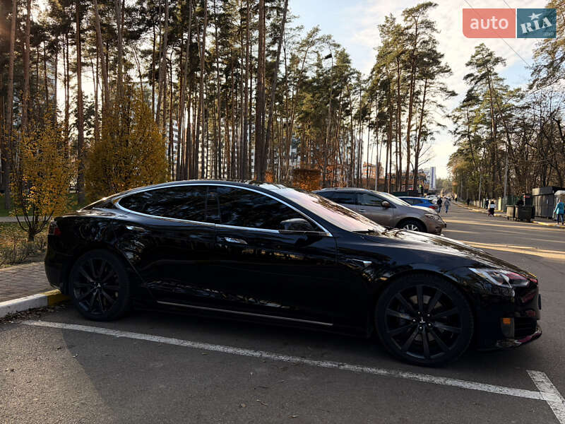 Ліфтбек Tesla Model S 2016 в Києві