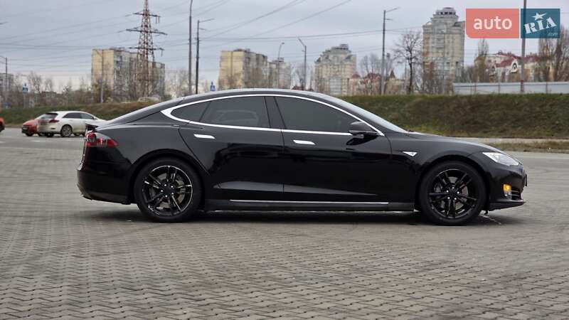 Ліфтбек Tesla Model S 2013 в Києві