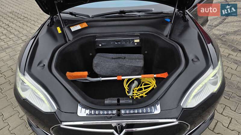Ліфтбек Tesla Model S 2013 в Києві