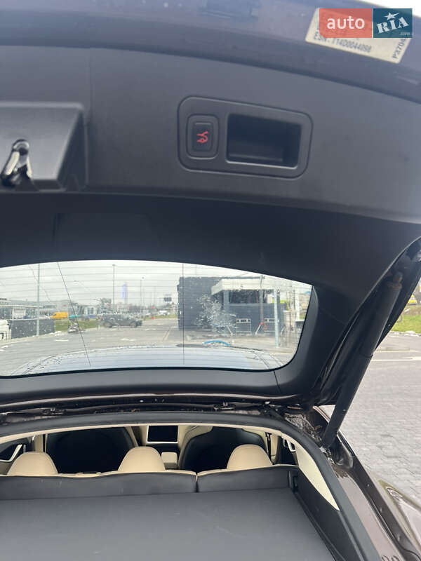 Лифтбек Tesla Model S 2014 в Львове