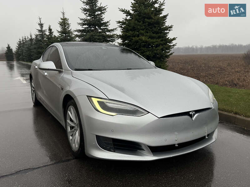 Лифтбек Tesla Model S 2016 в Киеве фото 6 Лифтбек Tesla Model S 2016 в Киеве