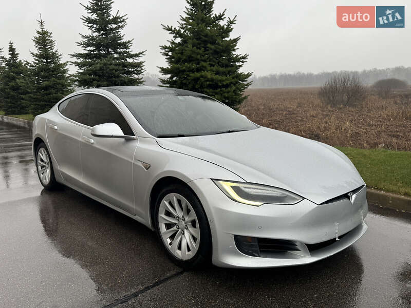 Лифтбек Tesla Model S 2016 в Киеве фото 7 Лифтбек Tesla Model S 2016 в Киеве