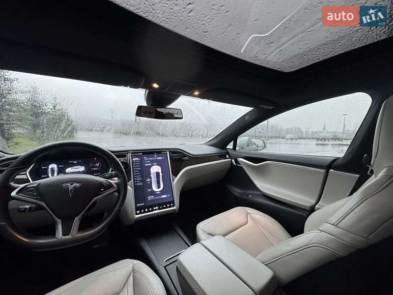 Лифтбек Tesla Model S 2016 в Киеве фото 28 Лифтбек Tesla Model S 2016 в Киеве