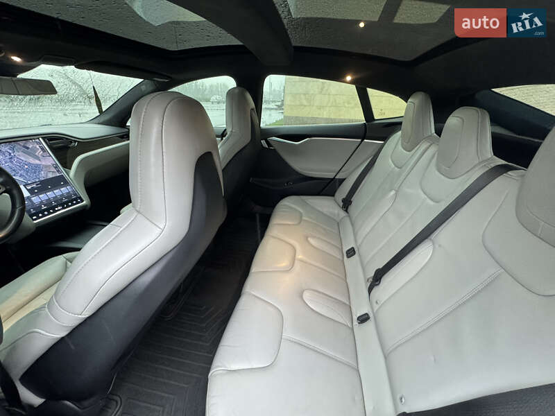 Лифтбек Tesla Model S 2016 в Киеве фото 36 Лифтбек Tesla Model S 2016 в Киеве