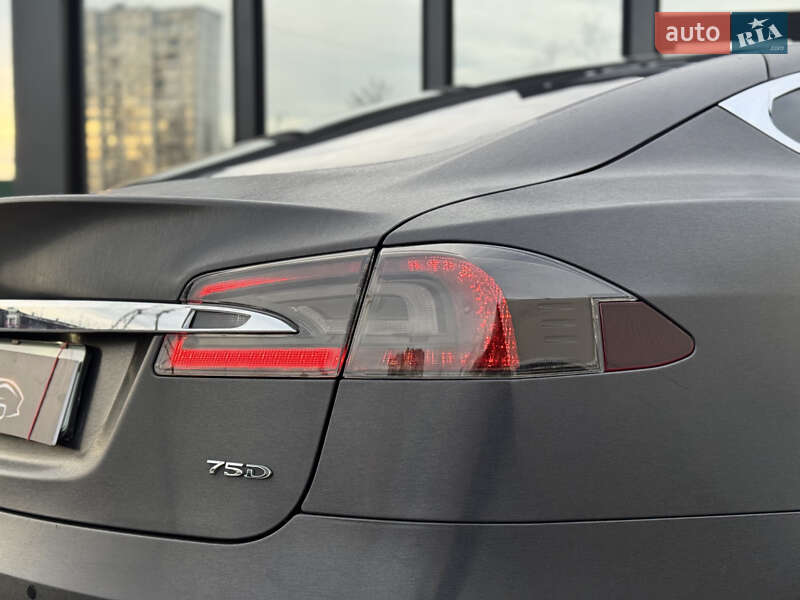 Ліфтбек Tesla Model S 2017 в Києві