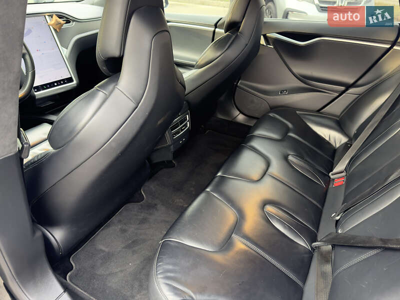 Ліфтбек Tesla Model S 2017 в Києві