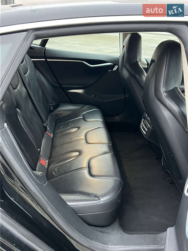 Ліфтбек Tesla Model S 2015 в Луцьку фото 31 Ліфтбек Tesla Model S 2015 в Луцьку