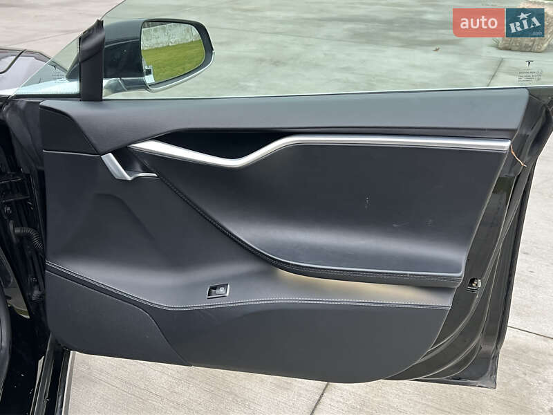 Ліфтбек Tesla Model S 2015 в Луцьку фото 34 Ліфтбек Tesla Model S 2015 в Луцьку