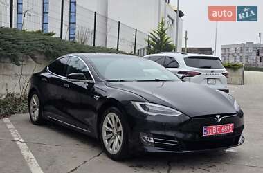 Лифтбек Tesla Model S 2019 в Ровно