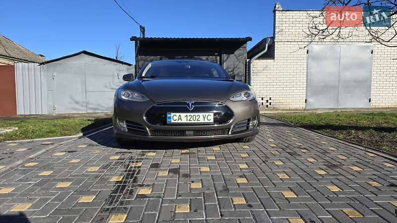 Ліфтбек Tesla Model S 2016 в Черкасах фото 5 Ліфтбек Tesla Model S 2016 в Черкасах