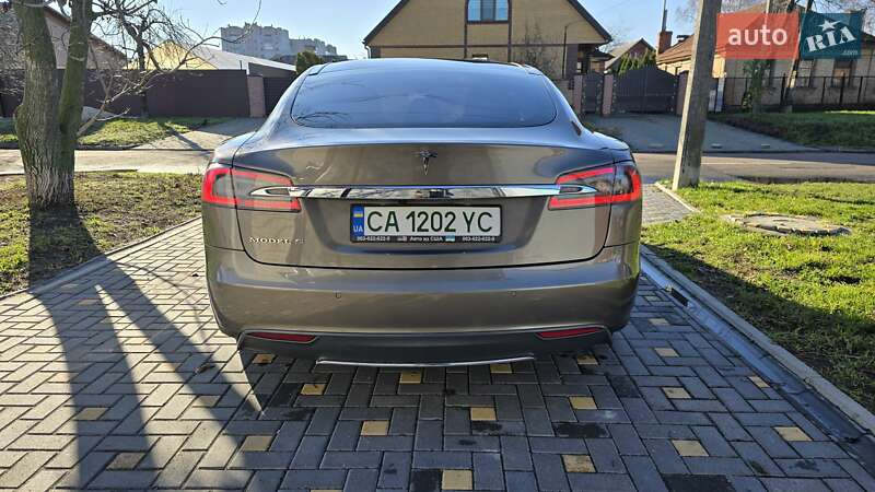 Ліфтбек Tesla Model S 2016 в Черкасах фото 8 Ліфтбек Tesla Model S 2016 в Черкасах