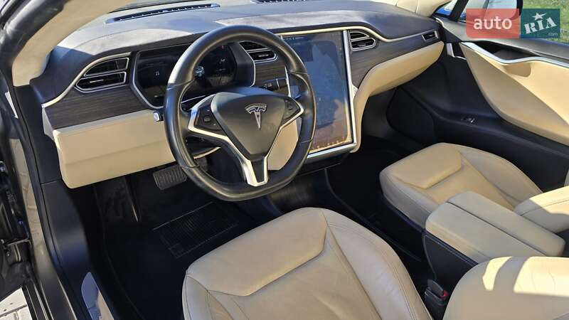 Ліфтбек Tesla Model S 2016 в Черкасах фото 21 Ліфтбек Tesla Model S 2016 в Черкасах