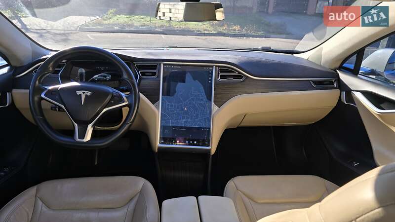 Ліфтбек Tesla Model S 2016 в Черкасах фото 28 Ліфтбек Tesla Model S 2016 в Черкасах