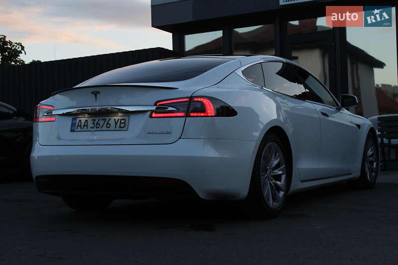 Лифтбек Tesla Model S 2019 в Киеве